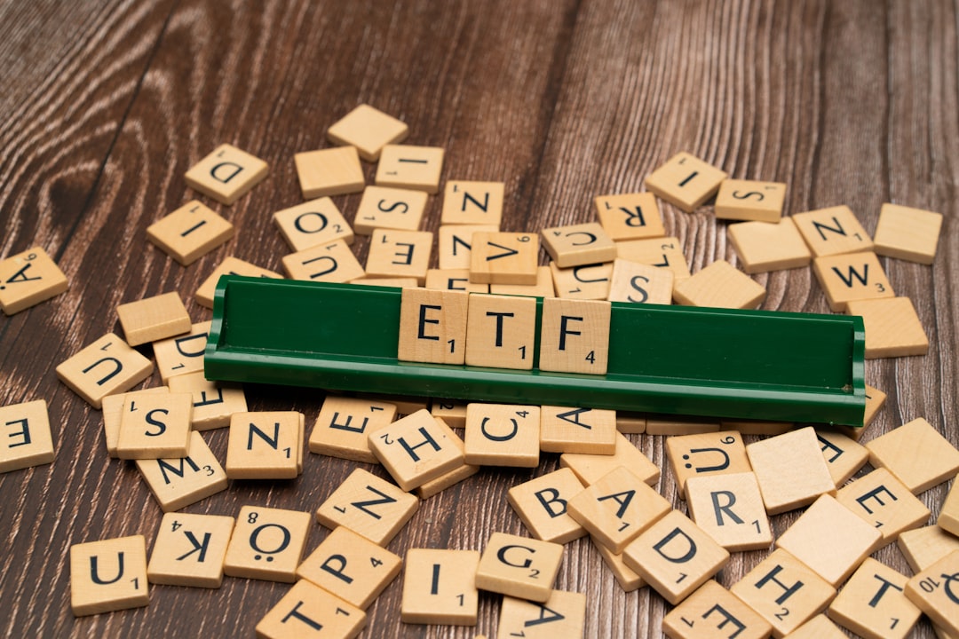 投資信託とETFの違いを初心者向けに徹底解説